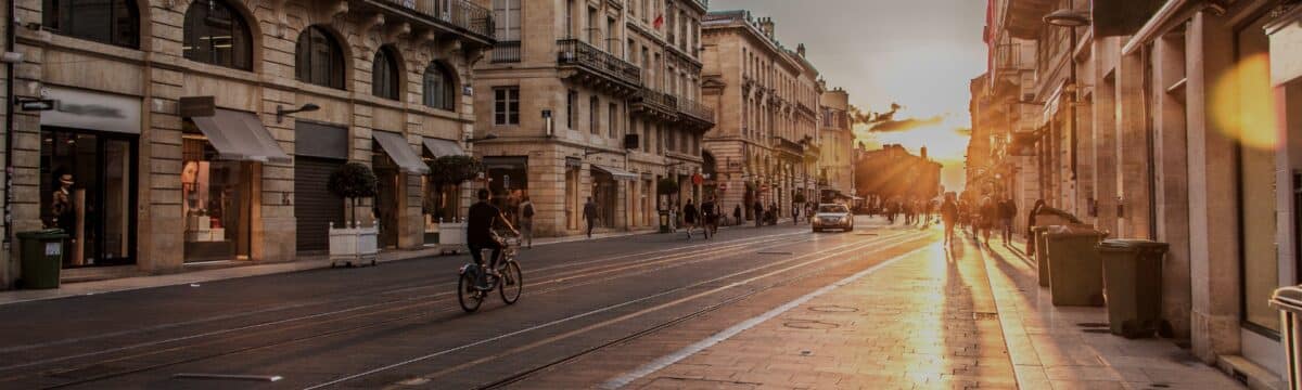 Bordeaux cours de l'Intendance au crépuscule